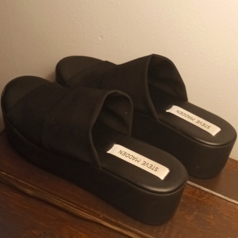Steve Madden Slinky Black Platforms size 7 ladies